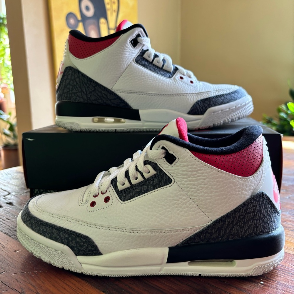 Air Jordan 3 Retro Denim SE 'Fire Red' CZ6634-100. Size 6 youth - 7 women’s